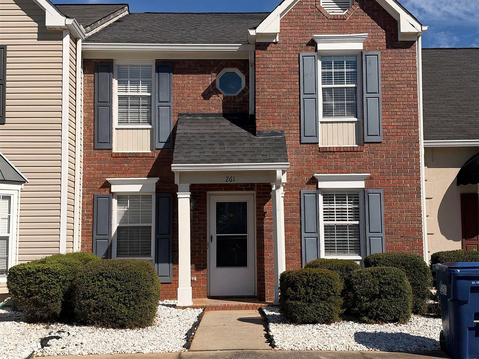 3 bed, 2.5 bath, $1,500 — Photo 1