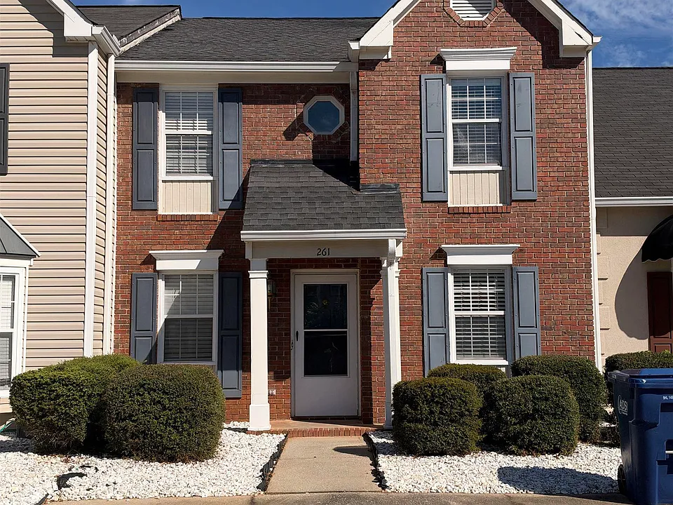 261 Ivy Pl