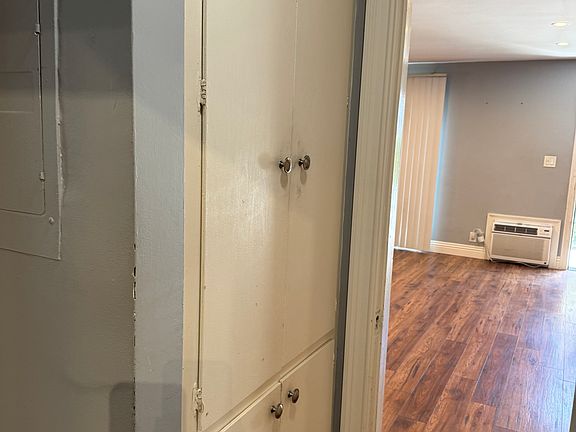 5th image of 1042 S Shenandoah St APT 103