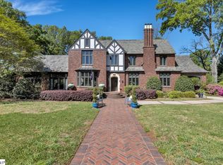 704 S Broad St, Clinton, SC 29325