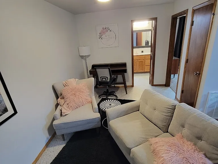 512 N Steele Ave #204 — Photo 2