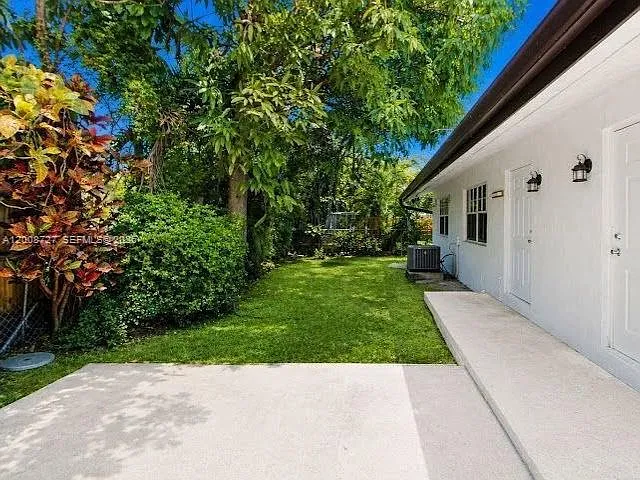 2831 SW 21st St — Photo 14