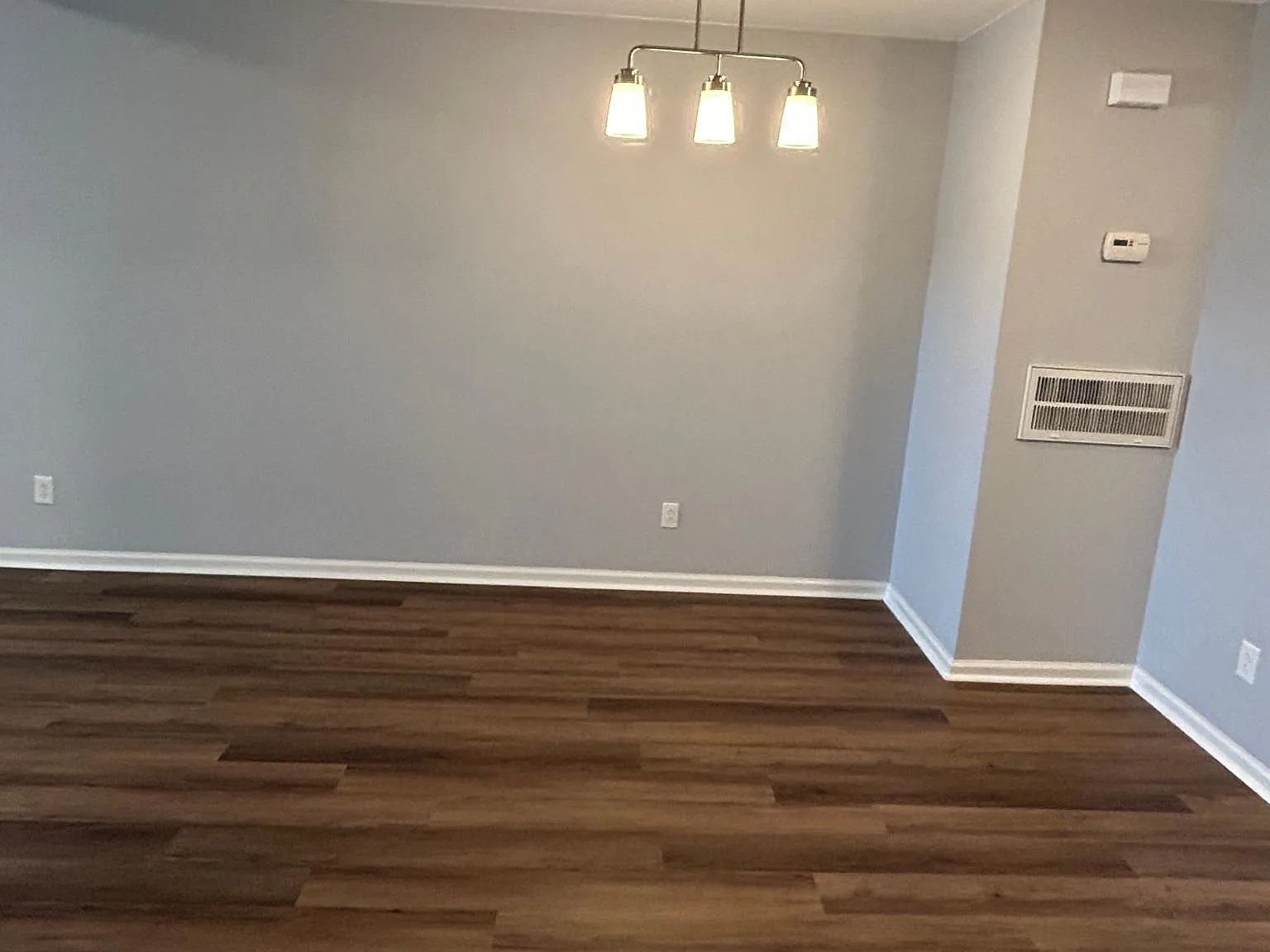 2533 Stockbridge Dr — Photo 2