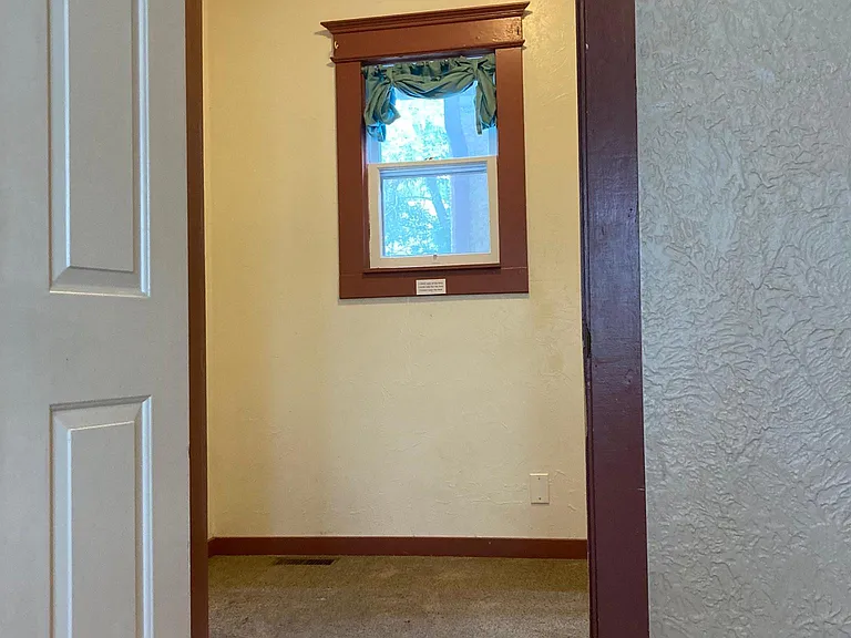 120 N Chestnut St — Photo 10