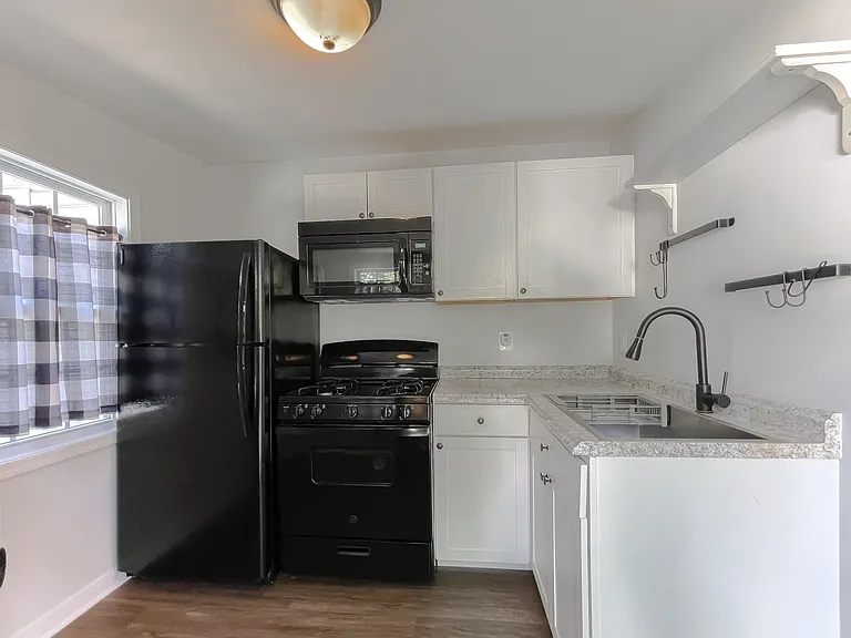 19831 Point Lookout Rd #9 — Photo 3