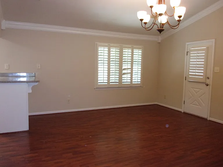 522 N Jones Ave — Photo 4