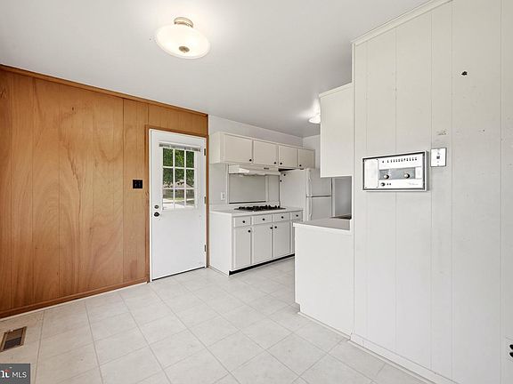 5th image of 6426 Deepford St