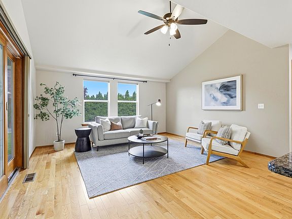 5th image of 2213 Washington Ct