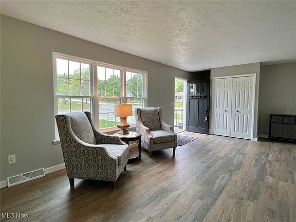 4th image of 301 Sylvia Dr