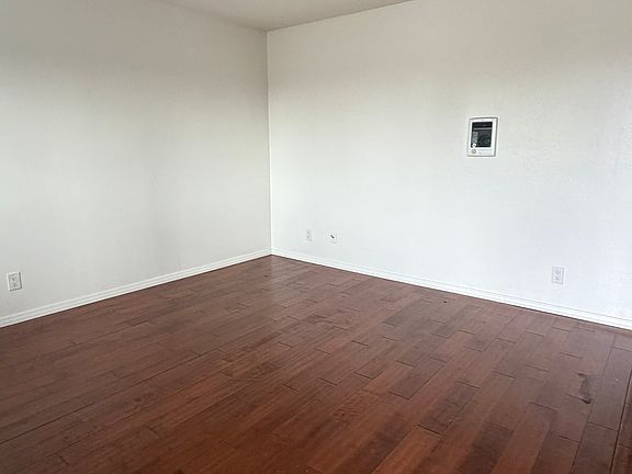 5th image of 1195 34th St APT 6