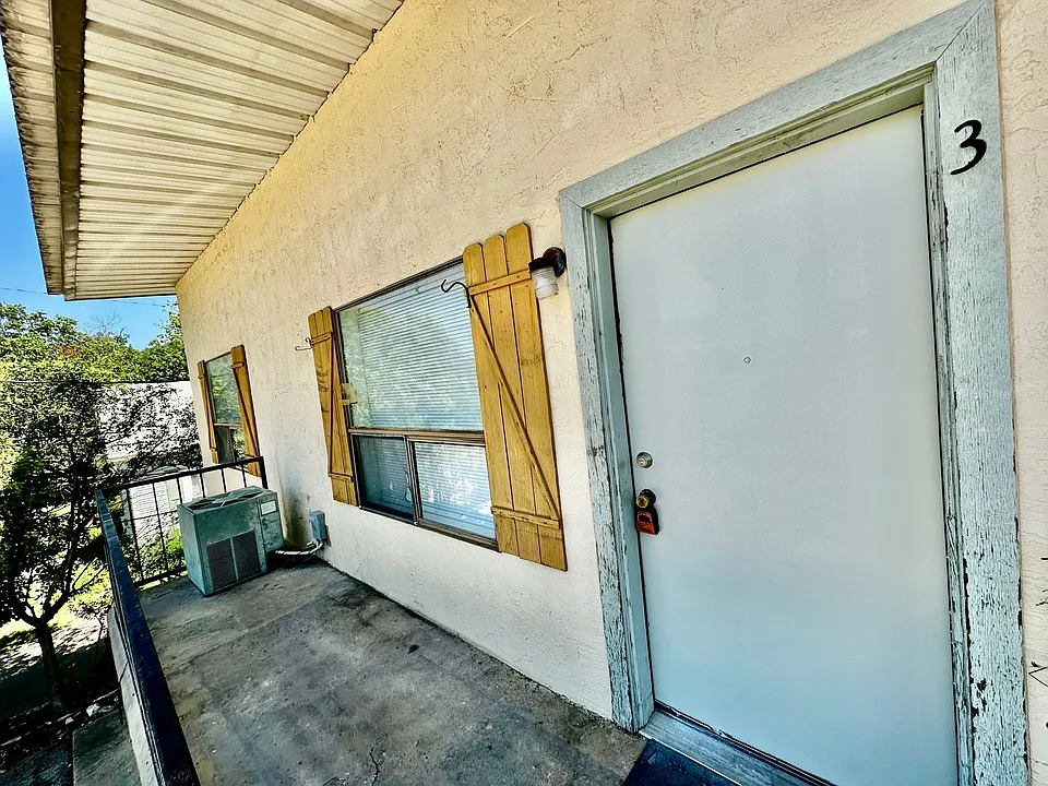 1128 E. Main St Apts.