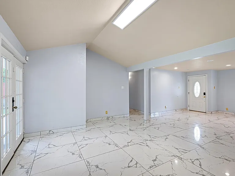 5718 Greencraig Dr — Photo 7