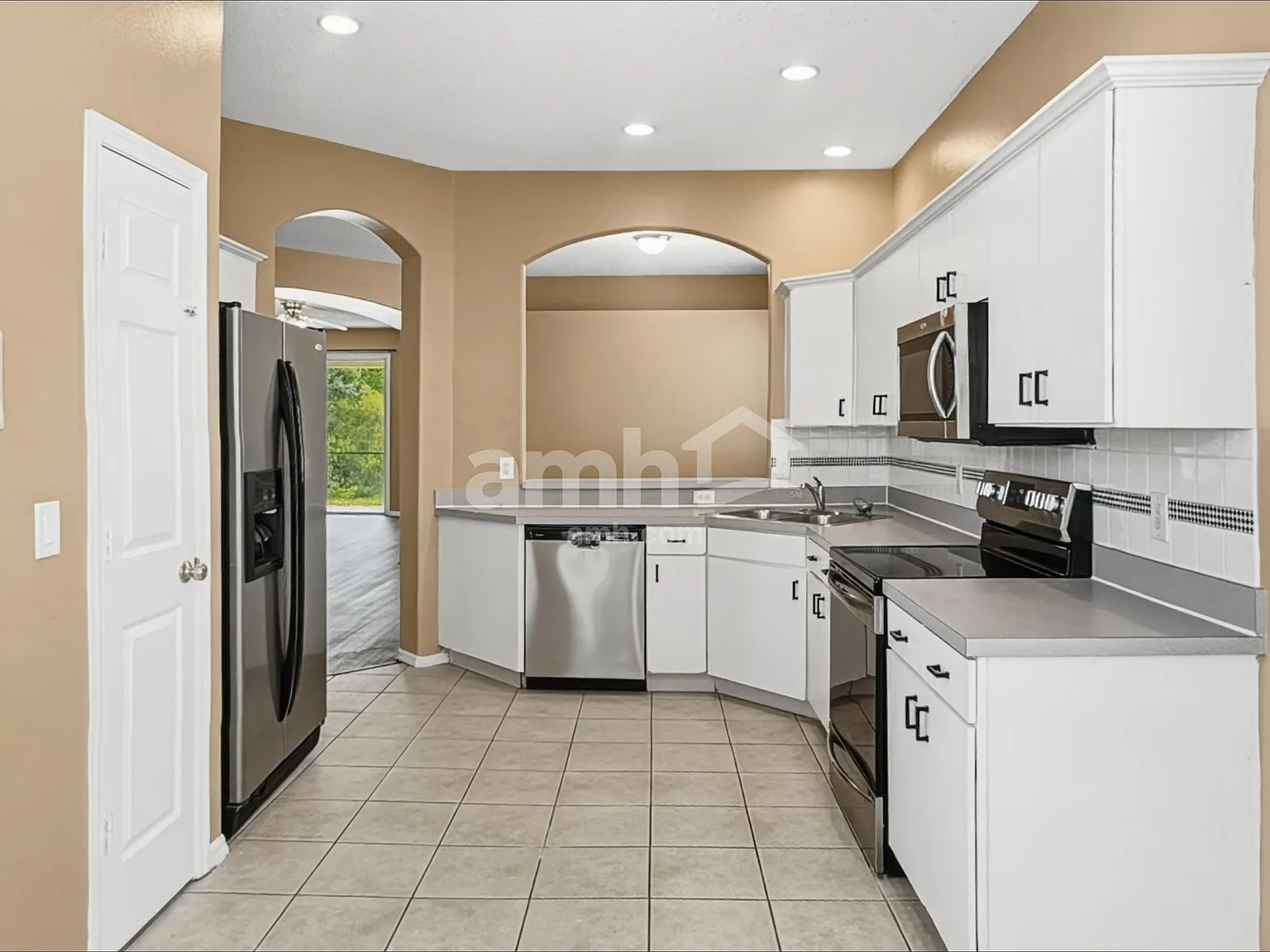 3 bed, 2.0 bath, 1643 sqft, $2,395 — Photo 3