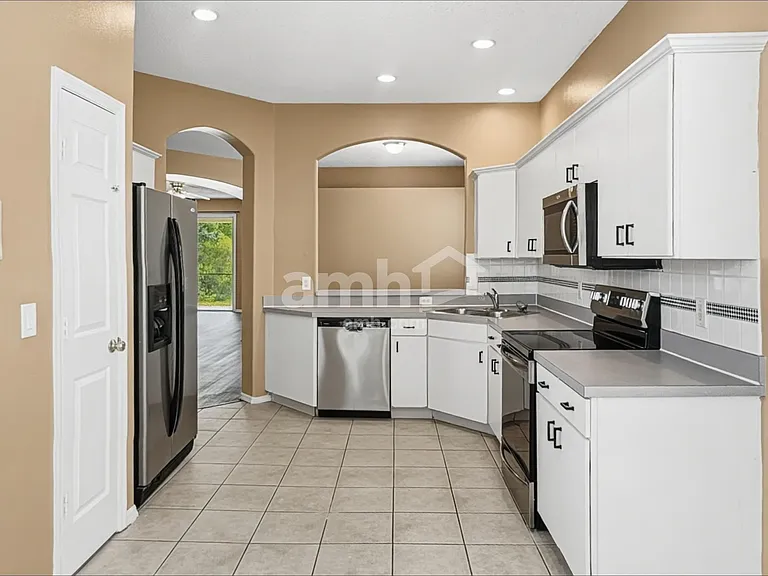 922 Lake Biscayne Way — Photo 3