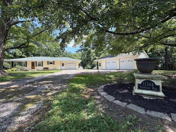 11564 N Friendship Rd, Martinsville, IL 62442