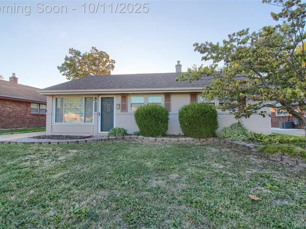 18200 Hinton St, Riverview, MI 48193