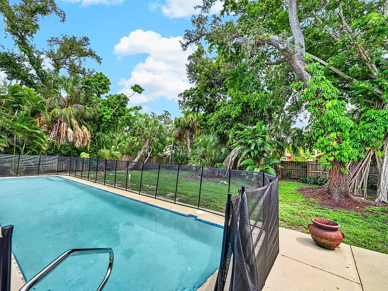 1010 Virginia Dr — Photo 49