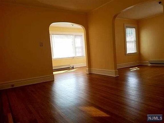 4th image of 28 Sunset Ave