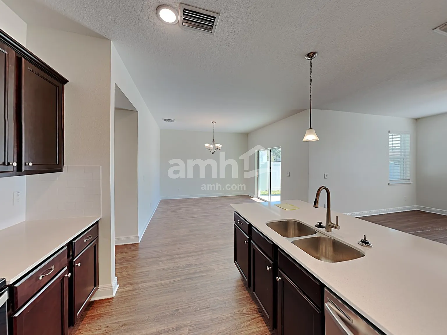3 bed, 2.0 bath, 1700 sqft, $2,370 — Photo 4