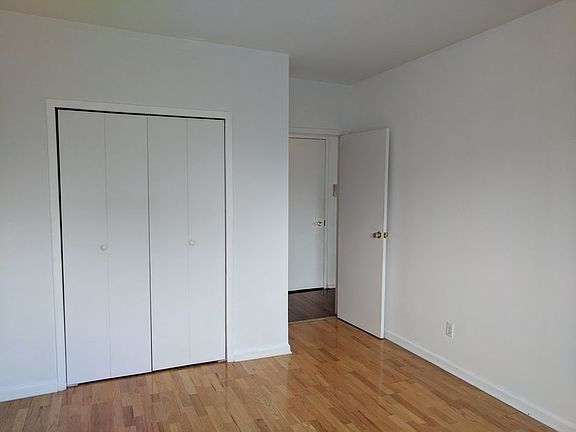 5th image of 1039 48th Ave APT 4F