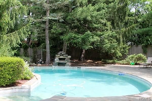 1st image of 22 Pine Knoll Ct