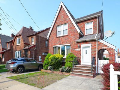 95-15 243rd Street, Floral Park, NY, 11001