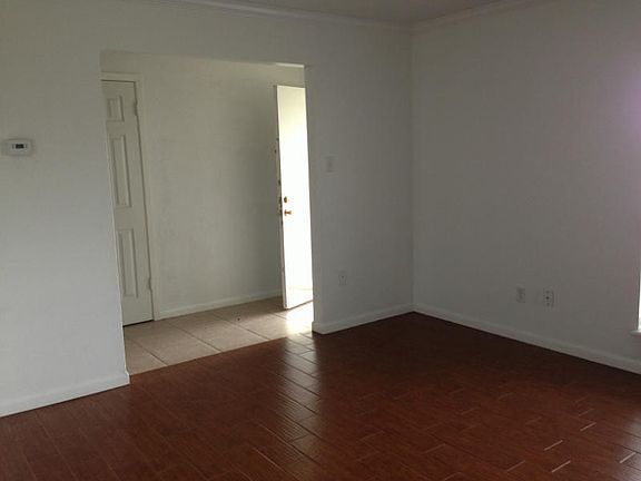 3rd image of 221 Frio Dr