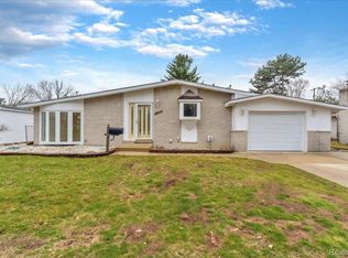 20264 Dubois St, Clinton Township, MI 48035