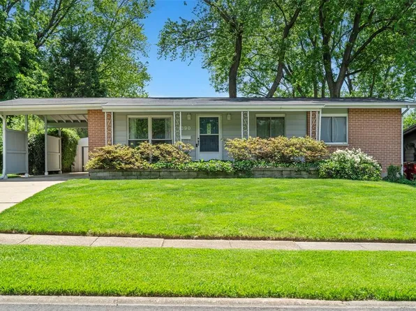 1090 Apache Dr, Florissant, MO 63033