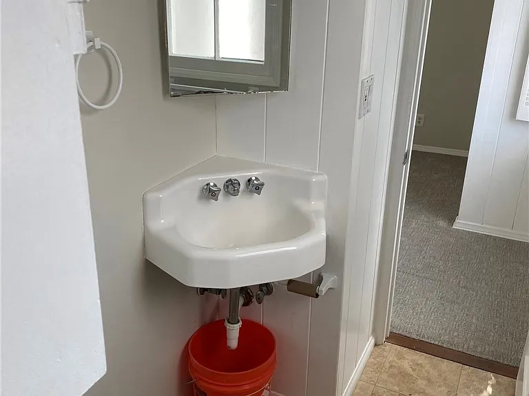 320 Sapphire Ave — Photo 7