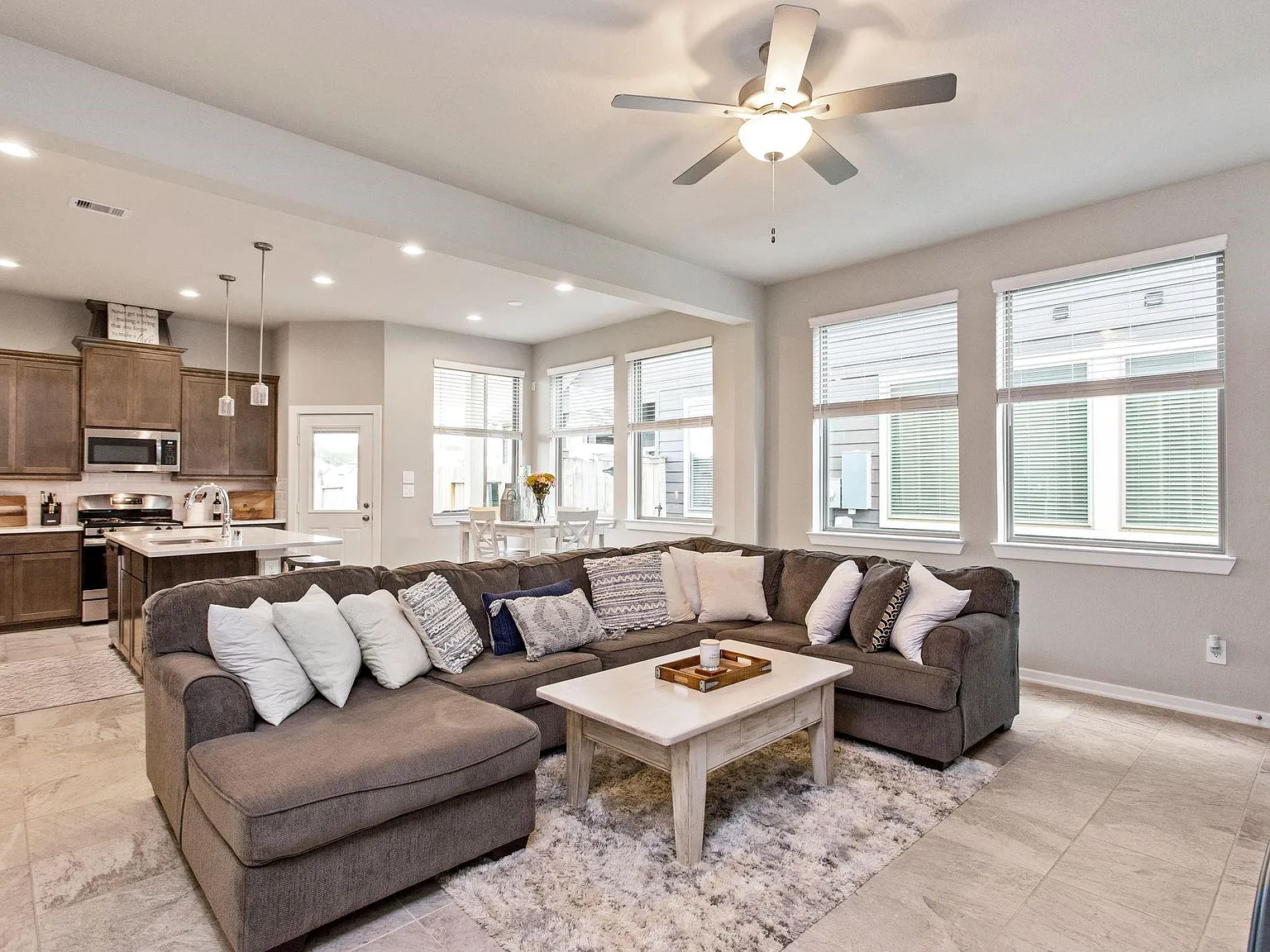 3 bed, 2.5 bath, 1760 sqft, $2,375 — Photo 3