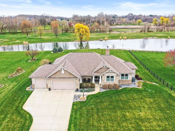 60620 Creekstone Dr, Goshen, IN 46526