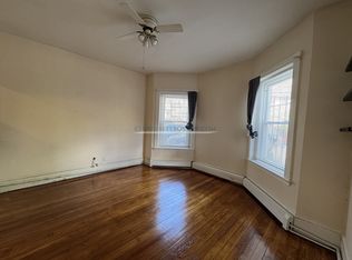 32 Bartlett Cres #1, Brookline, MA 02446