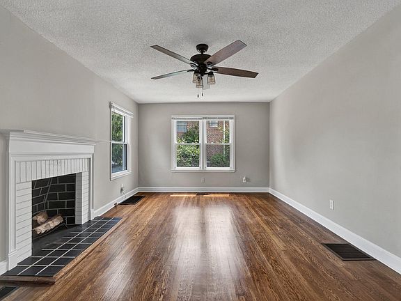3rd image of 2902 Hoyt St