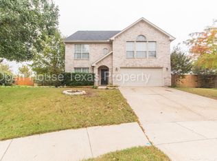 418 Camp Creek Dr, Arlington, TX 76002