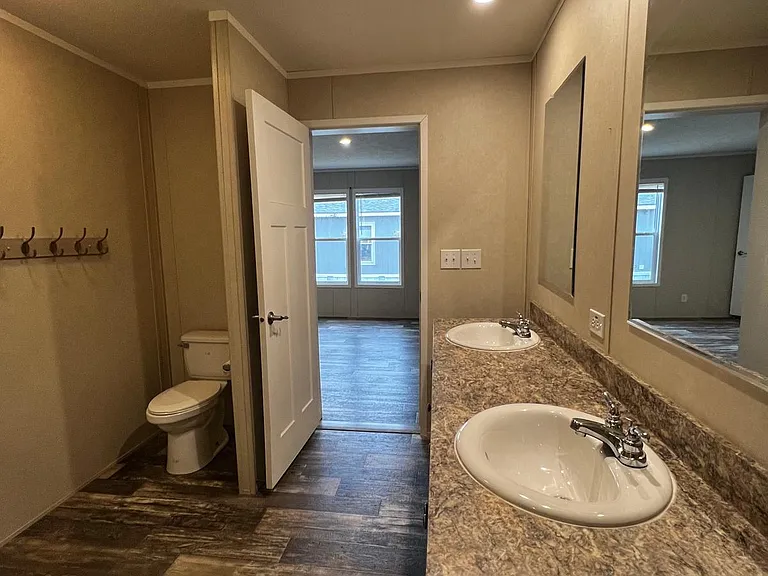 Hillview — Photo 30