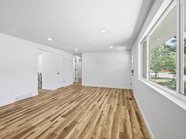 23 University Dr — Photo 9