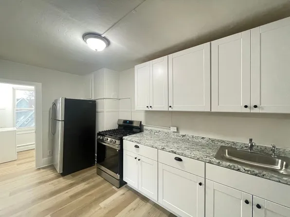 51 Pennacook St #3, Manchester, NH 03104