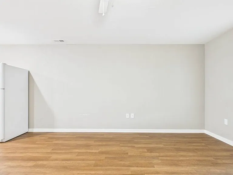 306 W Market St — Photo 30