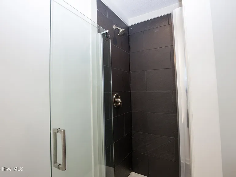 901 Glendale Dr — Photo 40