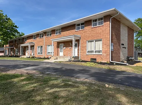 Spacious 3 Bedroom Townhome Available Now Great Location! Photo 1