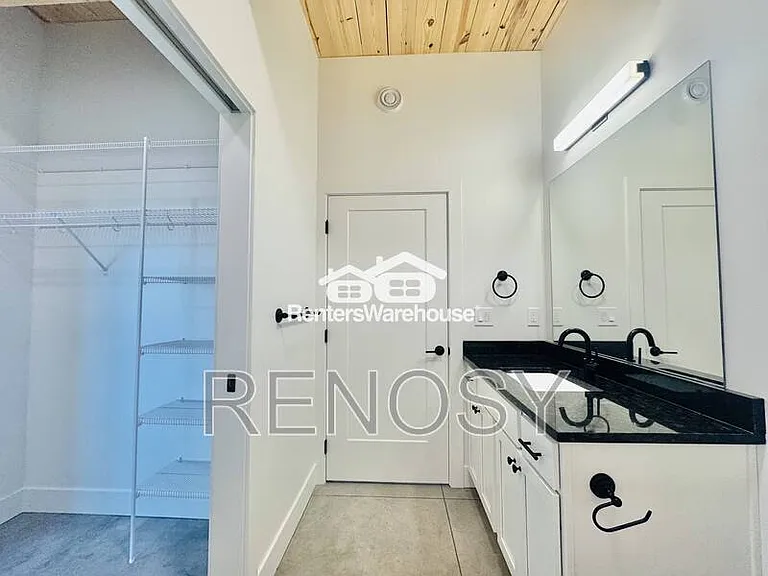2701 Ingersoll Ave #204 — Photo 9