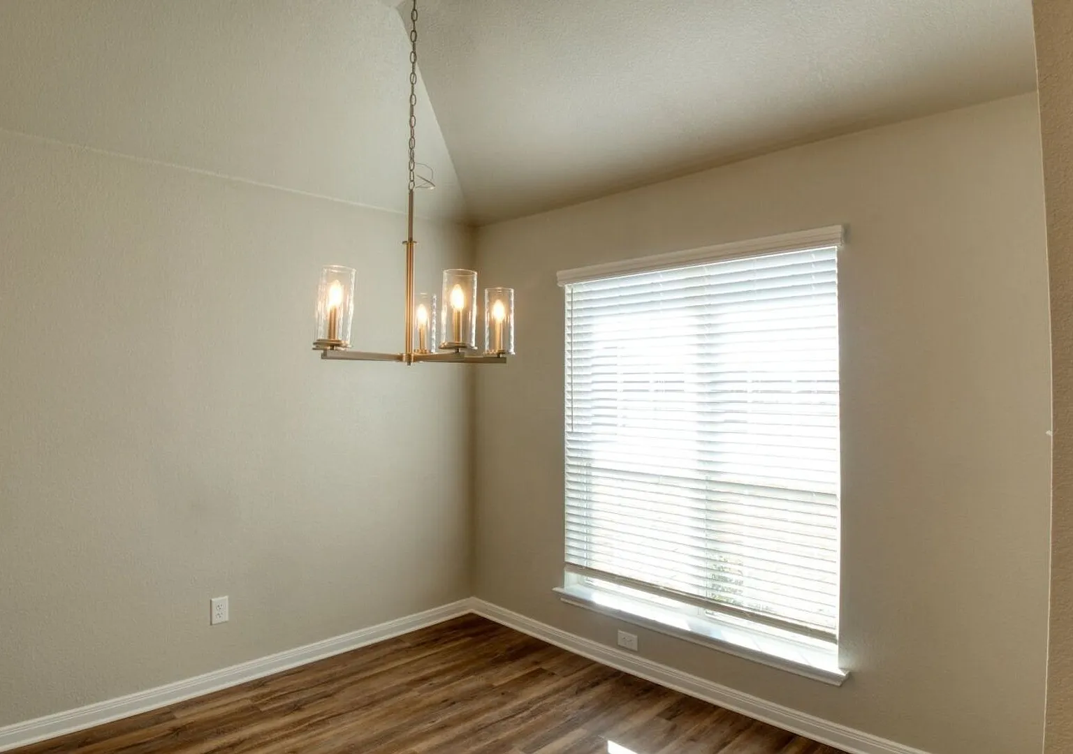 Spacious Single-Family Home Available Now! — Photo 4