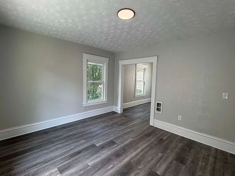 2132 W 100th St — Photo 5