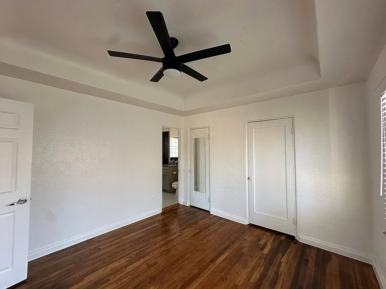 342 W Culver St — Photo 22