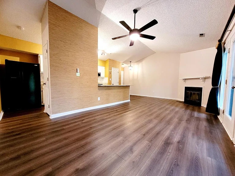 1300 Park Glen Dr #302 — Photo 9