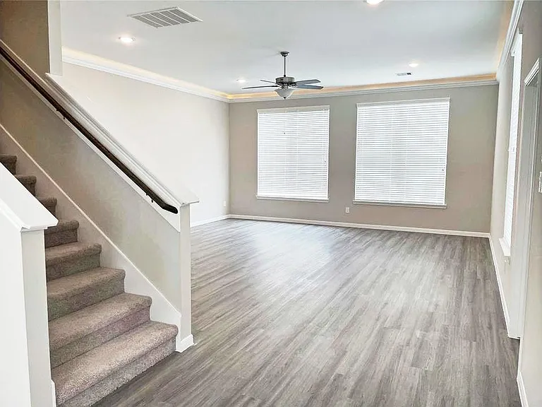 5609 Mina Way — Photo 10