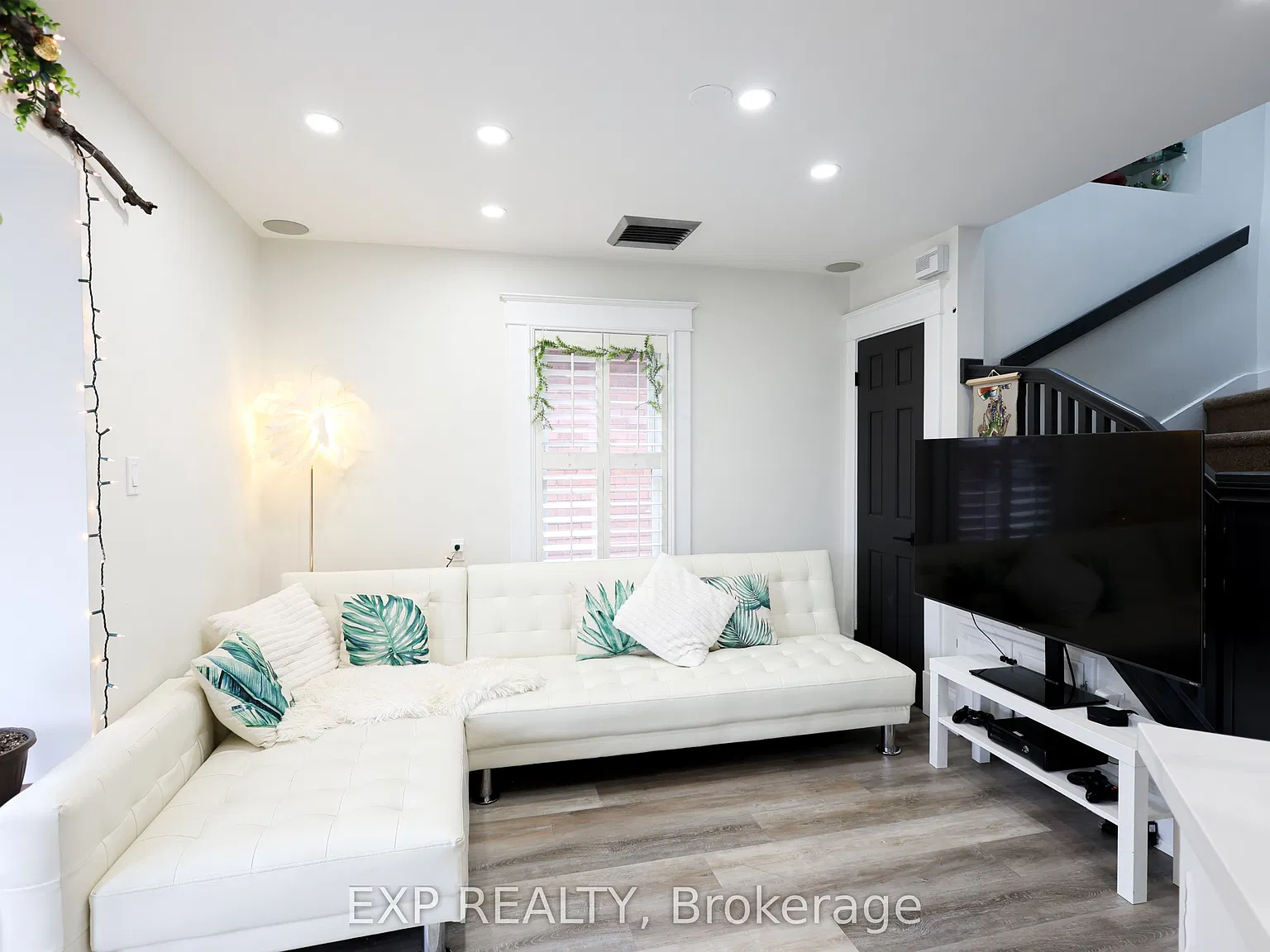 3 bed, $2,000 — Photo 3