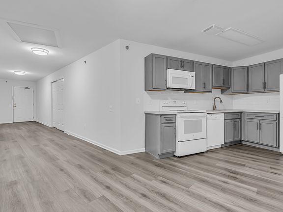 2nd image of 145 Dock St #E69da5f12