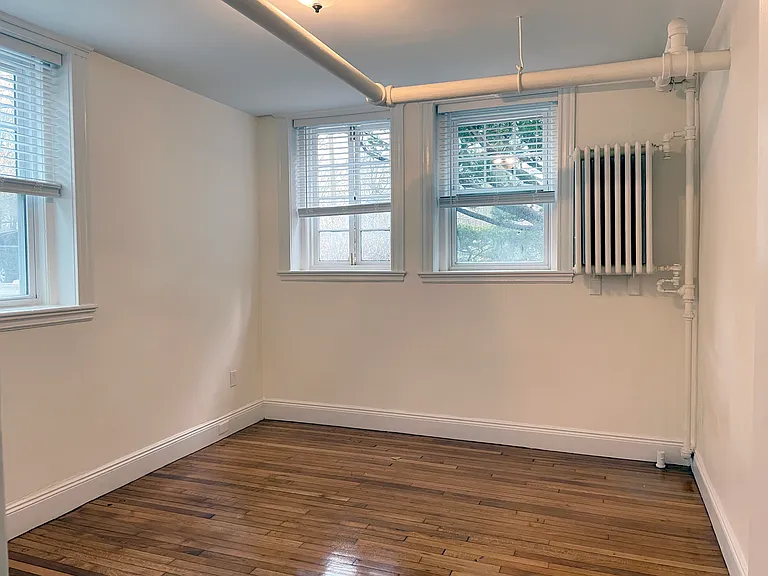 15 Thatcher St #B — Photo 6